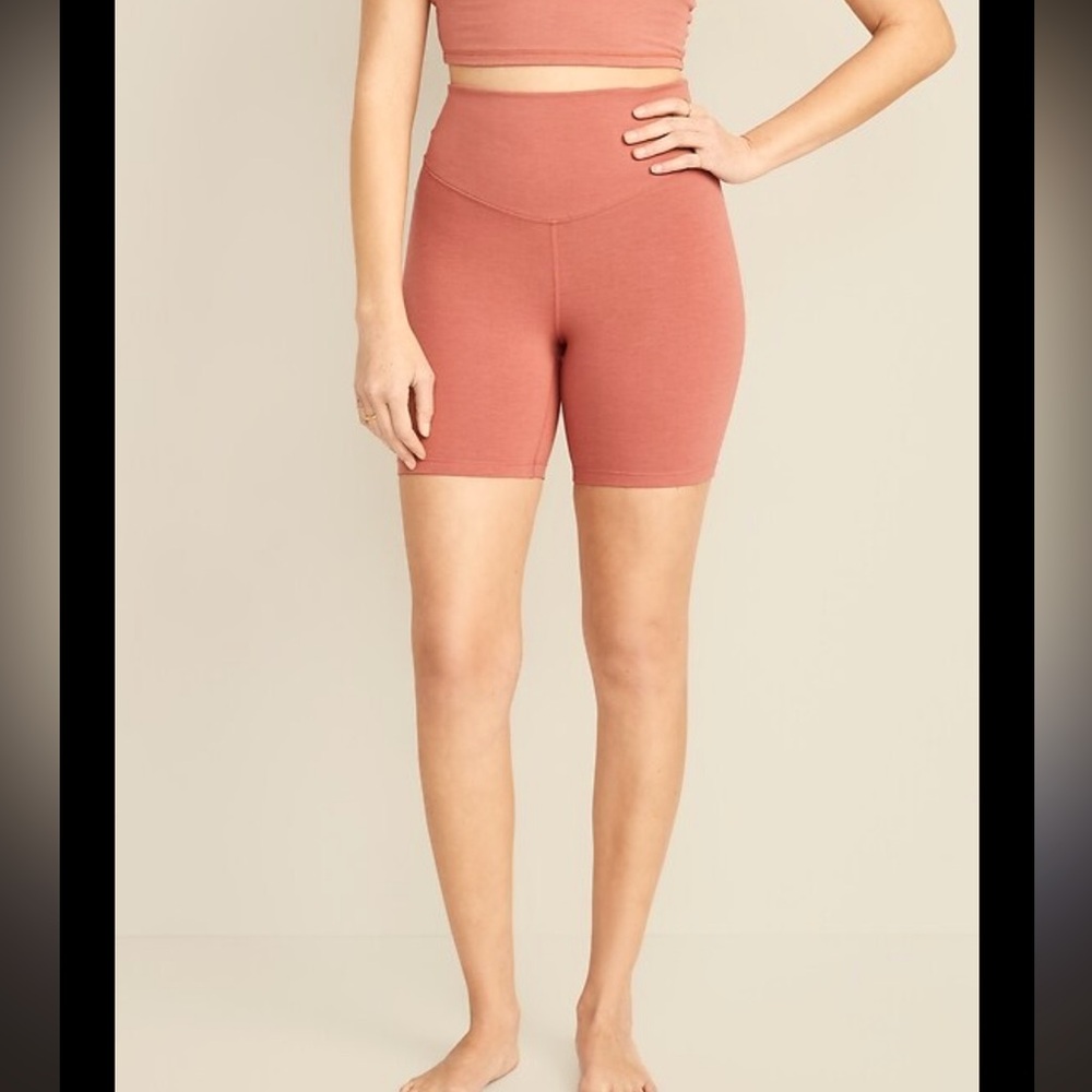 Old Navy Women's High-Waisted Bike Shorts - Terra cotta cross waist